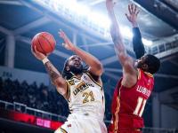 开云体育平台APP-海河特曼男篮惨遭逆转，季后赛形势堪忧