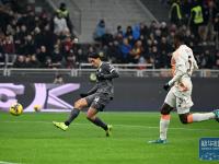 开云体育官方网站-AC米兰后防线失误频频，教练组加强磨合