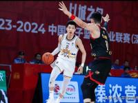 开云体育入口-关于深圳男篮在比赛中展现强大实力，迎来胜利的信息