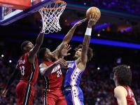 开云体育APP下载-76人主场惨遭逆转，遗憾失利的简单介绍