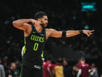 开云APP-绿军险胜76人，塔图姆绝杀压哨球