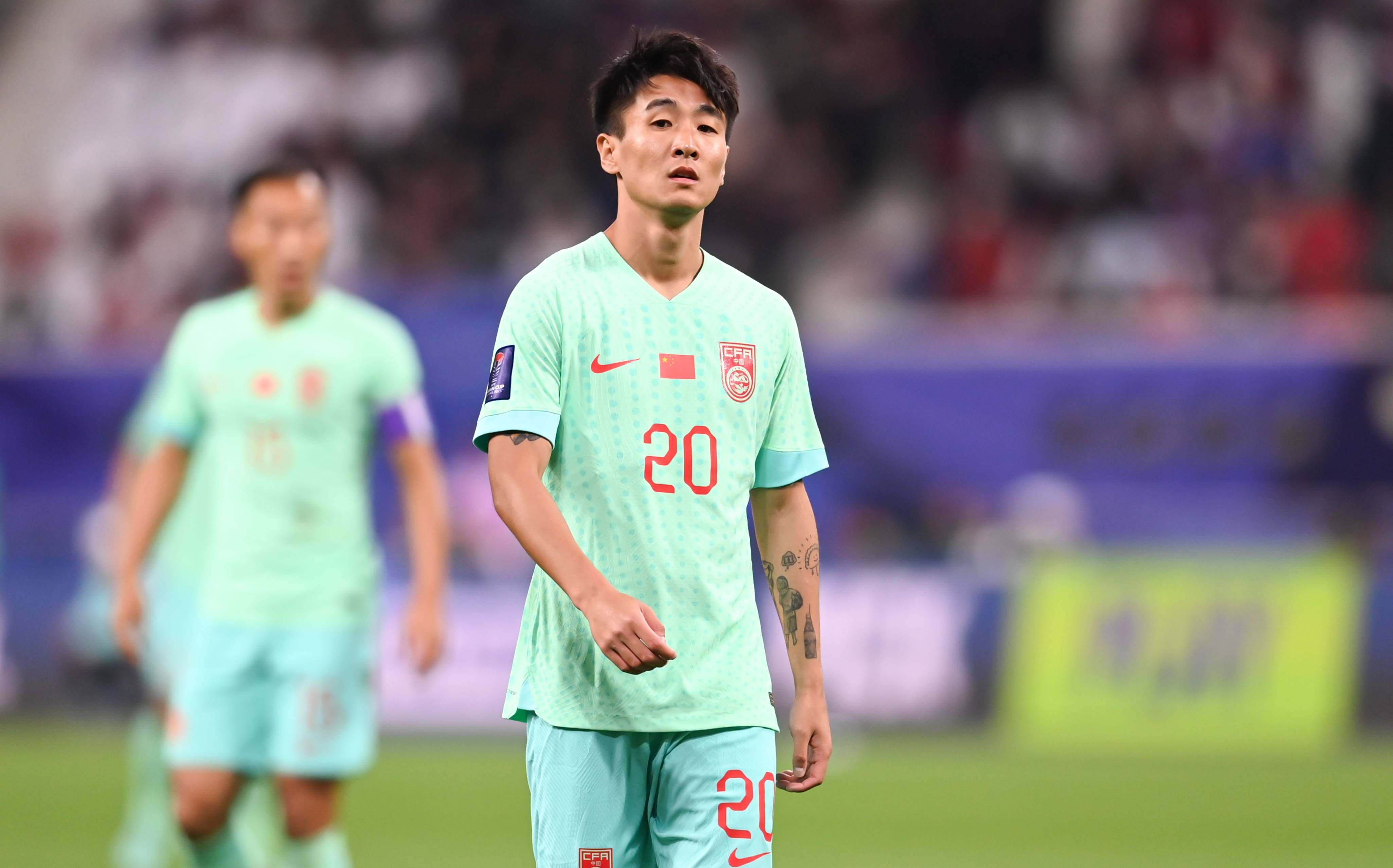 国内足球赛事备受瞩目，球员实力突出