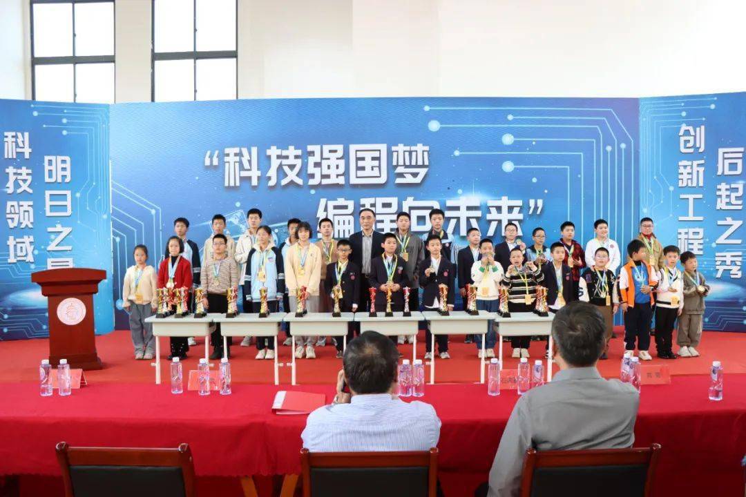 包含激烈比拼引爆全场，展现竞技精神的真谛的词条