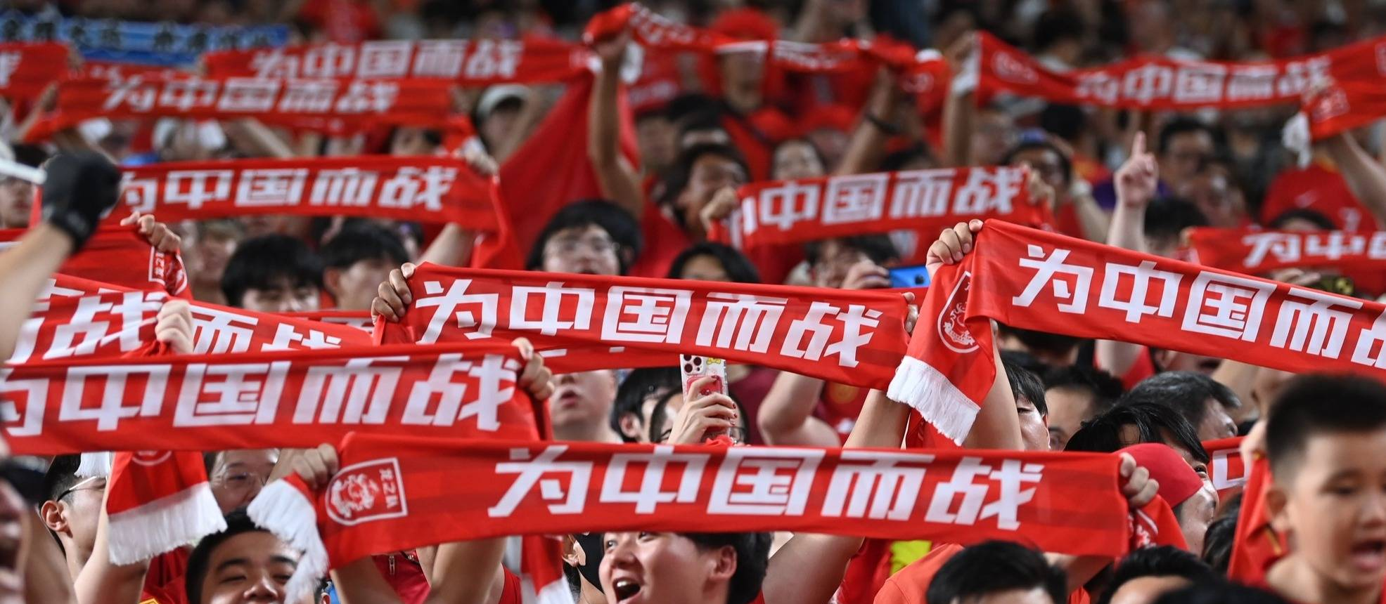 客场作战，势头强劲的队伍硬拼取胜