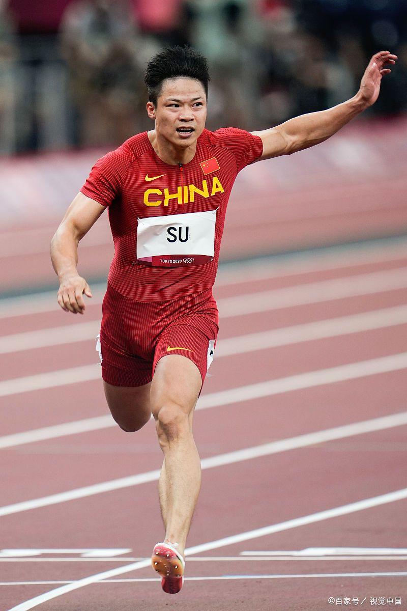 短跑赛场，中国飞人勇夺头奖