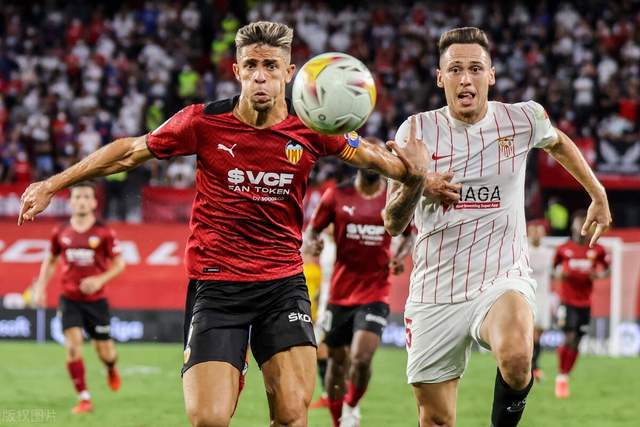 华伦西亚力保榜首,巴伦西亚遭遇连败 华伦西亚力保榜首,巴伦西亚遭遇连败