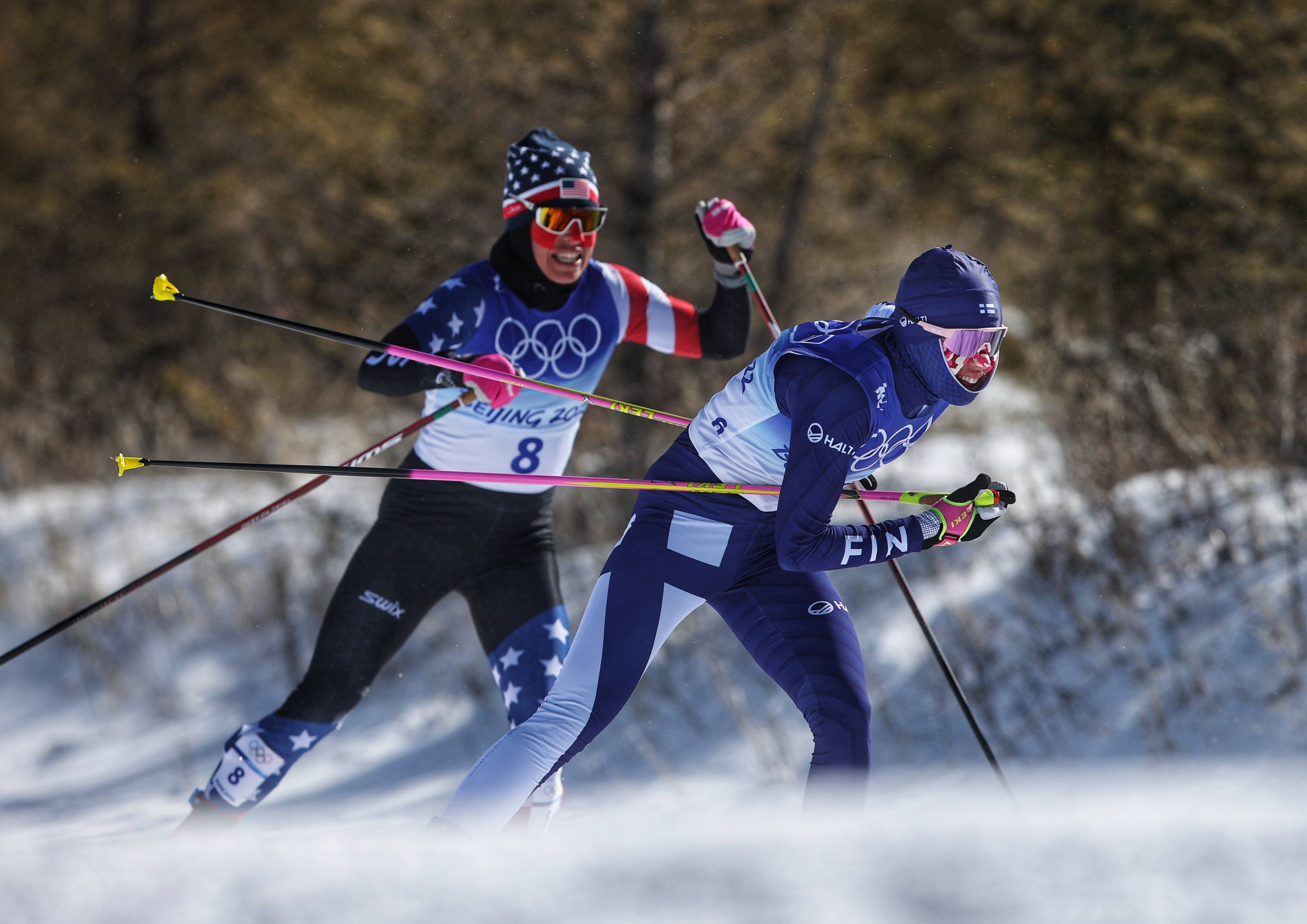 挪威运动员在雪车比赛中夺得冠军