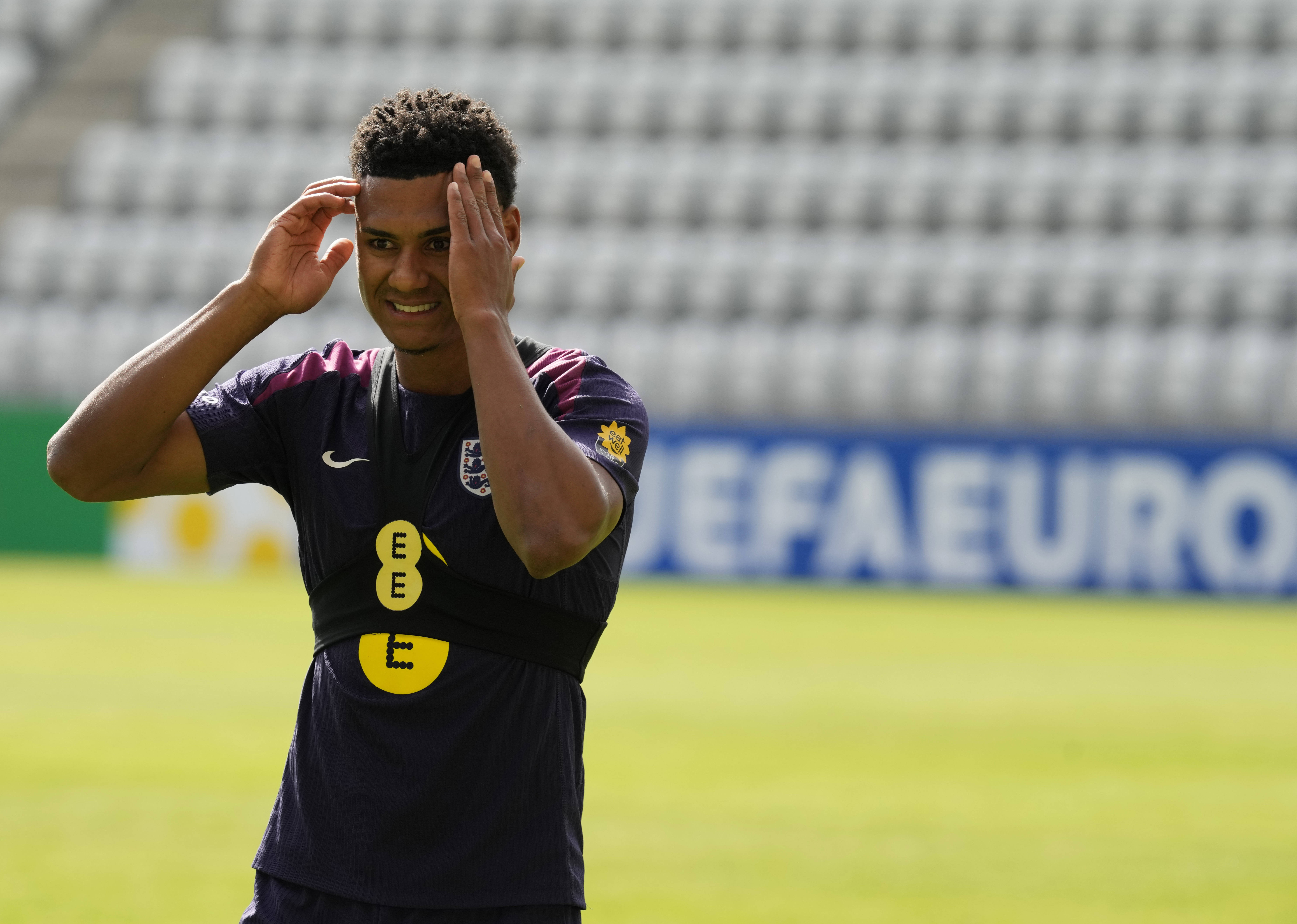 英格兰迎战德国，在比赛中展现实力的简单介绍