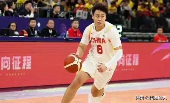 篮球联赛中出现明星球员重伤事件