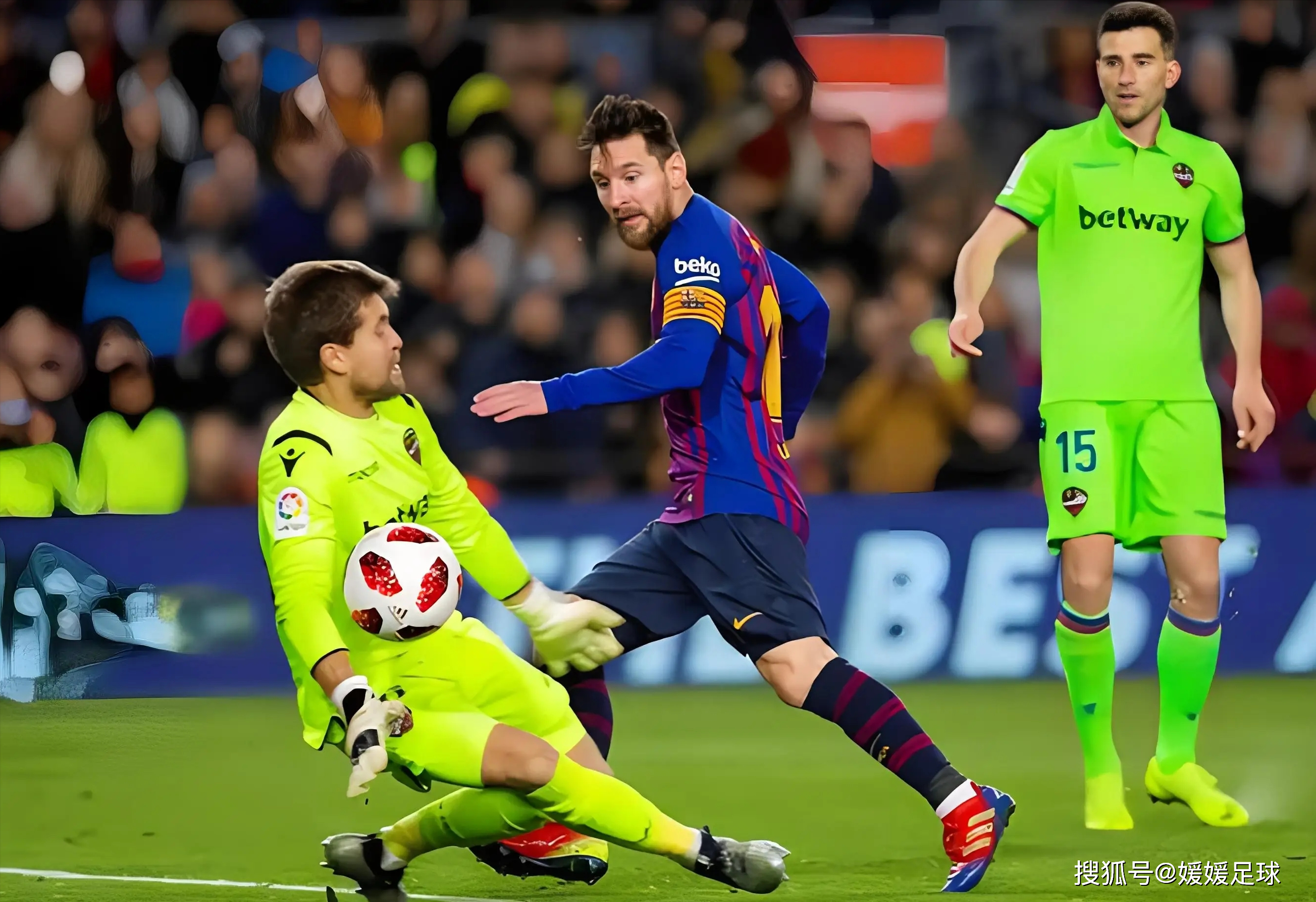 足球聚焦球员默契配合，比赛壮观精彩