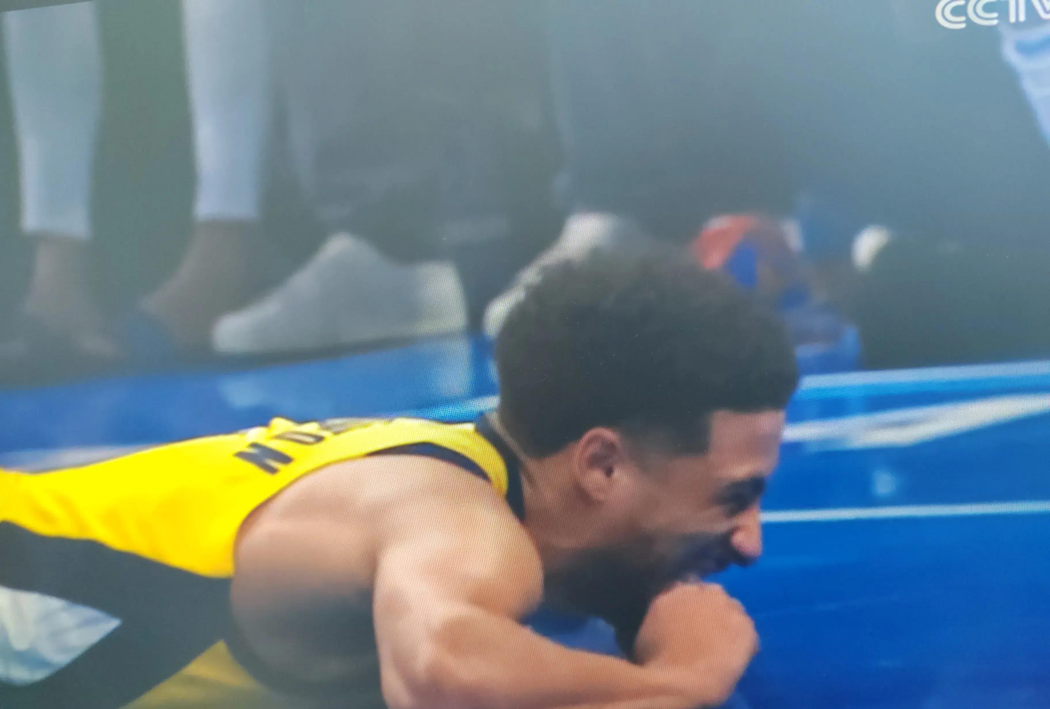 比赛中球员果断抉择，胜负已成定局