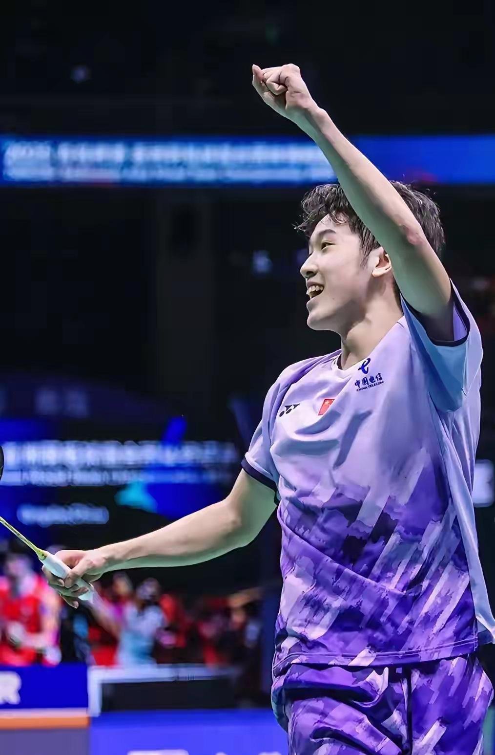 硬汉风采！球员奋力拼搏为球队争取胜利