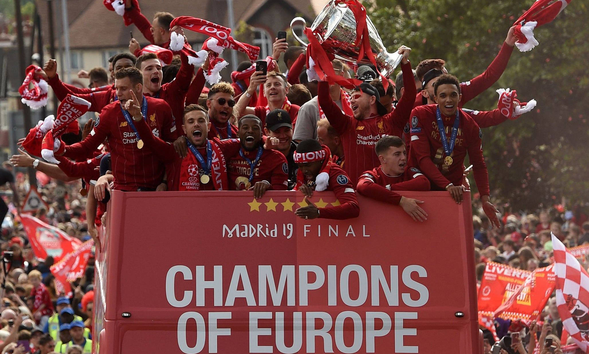 利物浦在英超联赛中继续领跑,切尔西击败曼联取得胜利 利物浦在英超联赛中继续领跑,切尔西击败曼联取得胜利