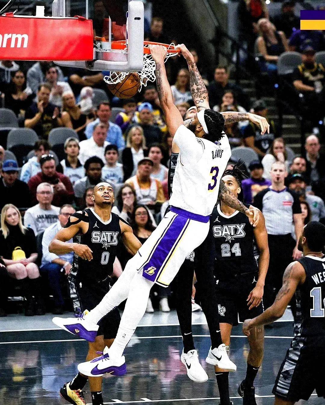 马刺逆转马刺，取得四连胜