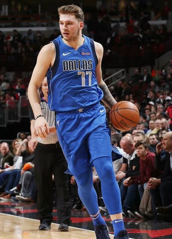 开拓者力克骑士，继续保持不败