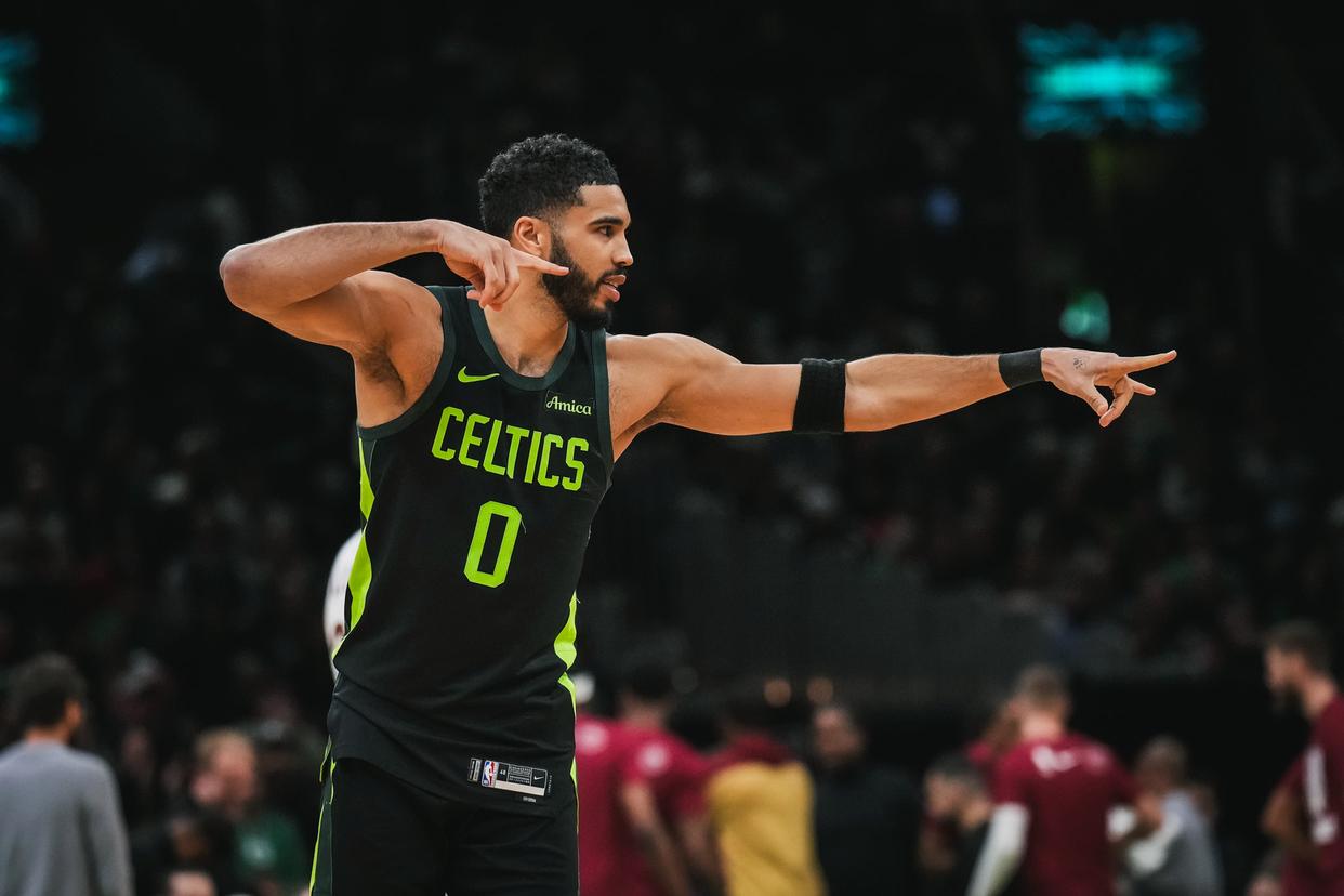 绿军险胜76人，塔图姆绝杀压哨球