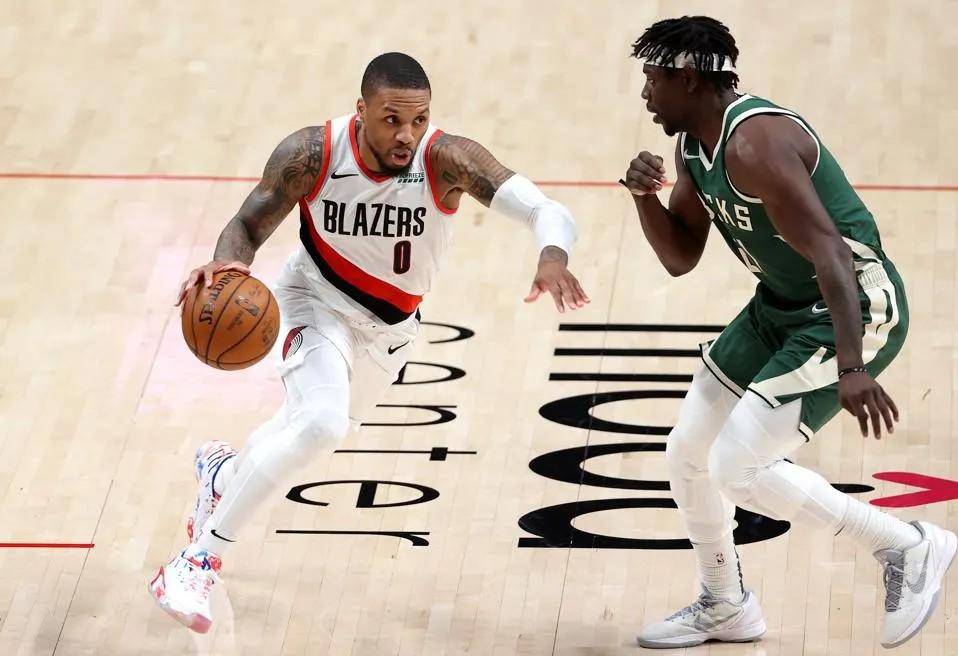 开拓者艰难胜骑士,利拉德强硬突破拉开比分差距 开拓者艰难胜骑士,利拉德强硬突破拉开比分差距