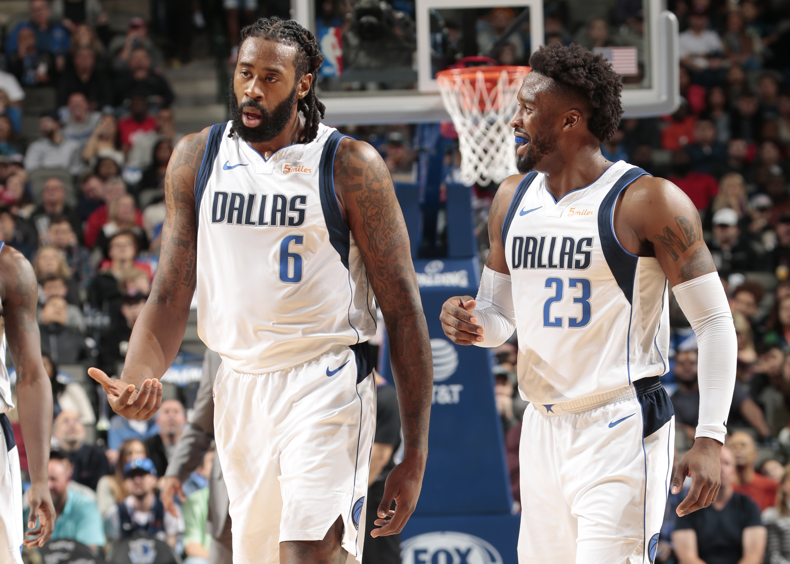 独行侠击败篮网,小乔丹抢板统治内线 独行侠击败篮网,小乔丹抢板统治内线