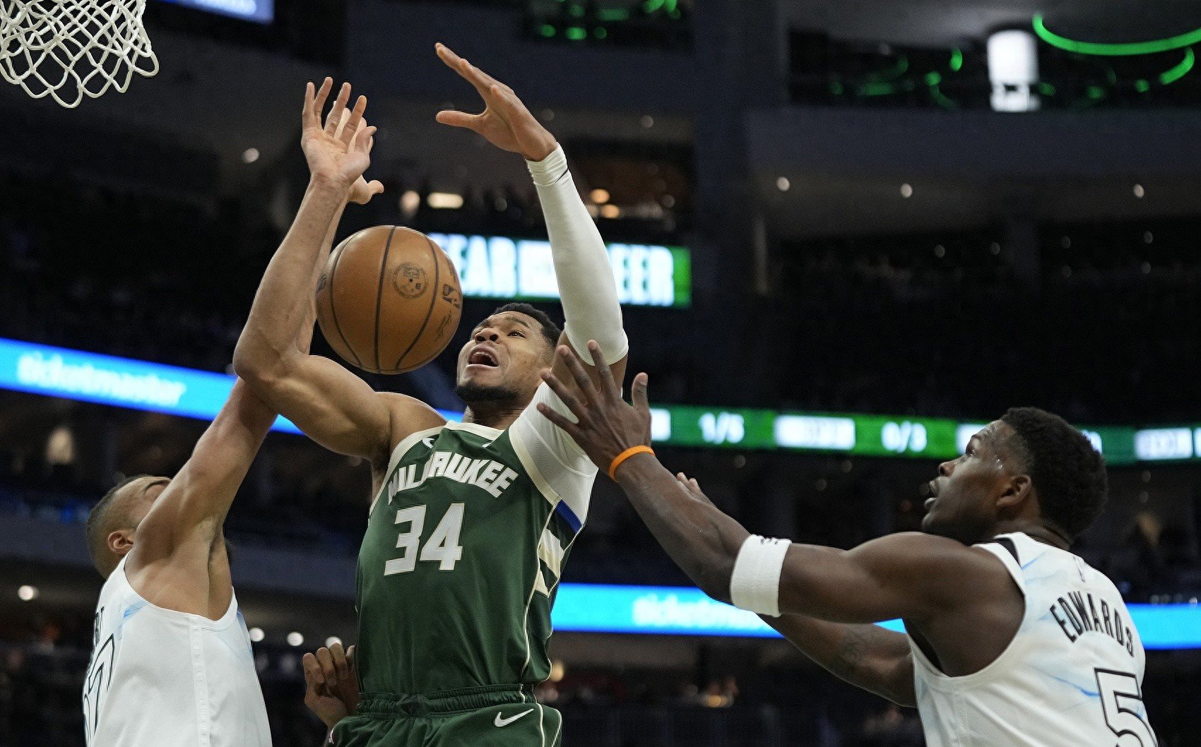 黄蜂逆转马刺，取得重要胜利的简单介绍